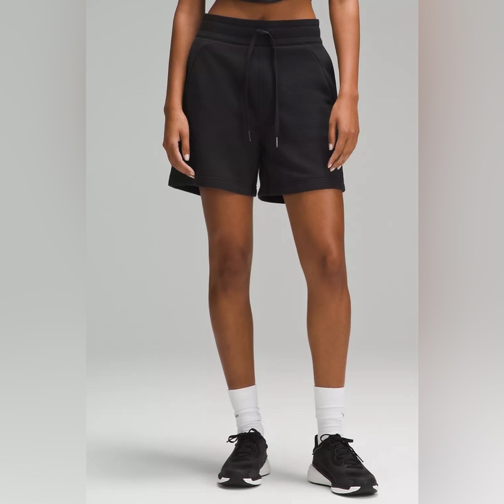 Lululemon Scuba High Rise Shorts 5”, Size 6